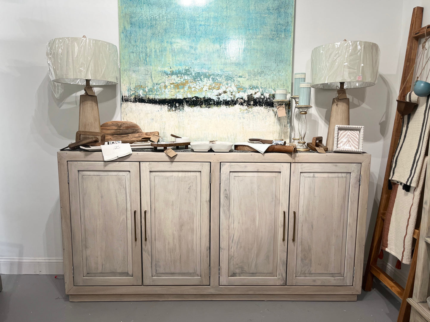 Meghan Cabinet w/4 Doors