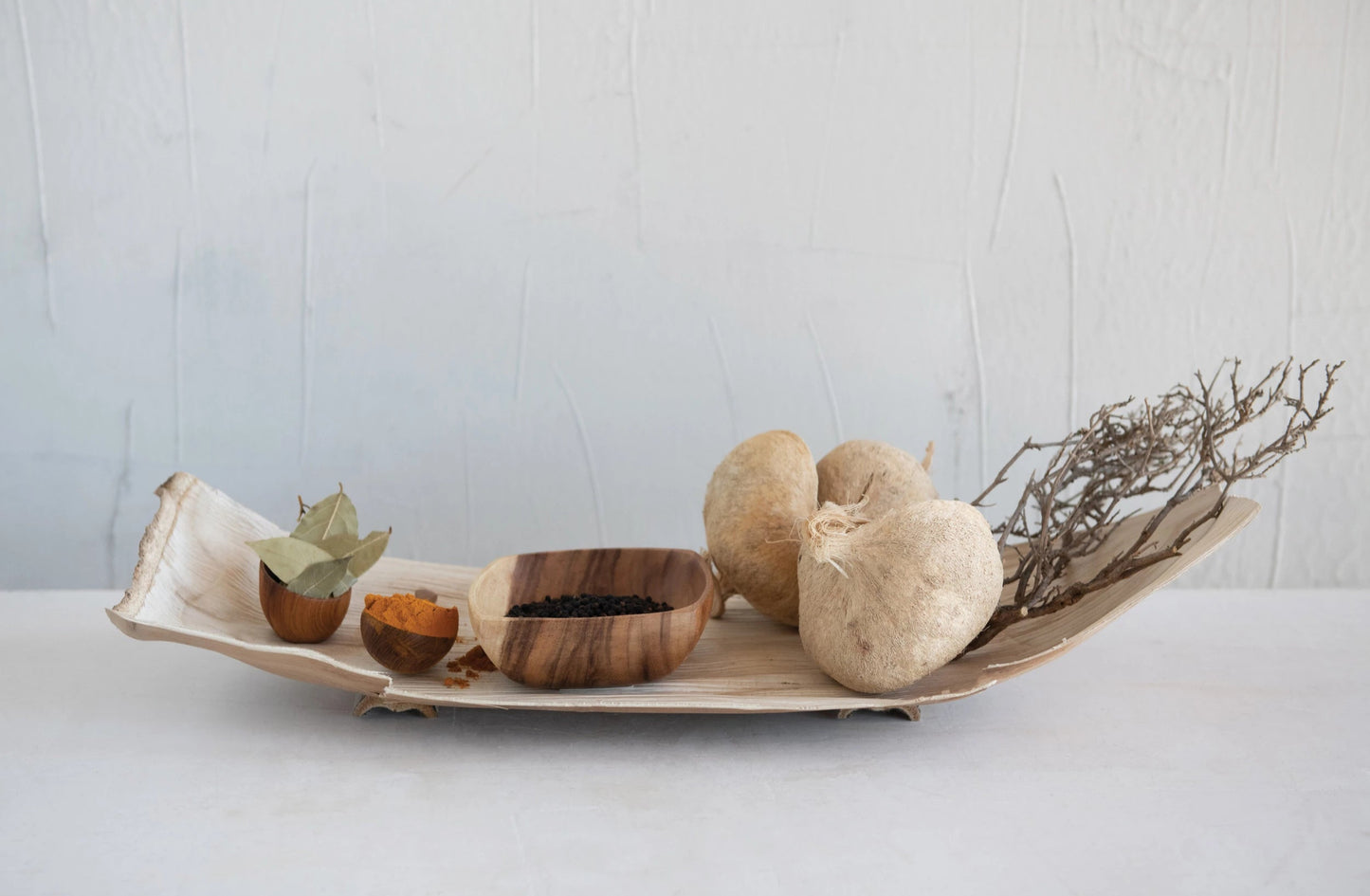 Dried Natural Tray with Wood Feet