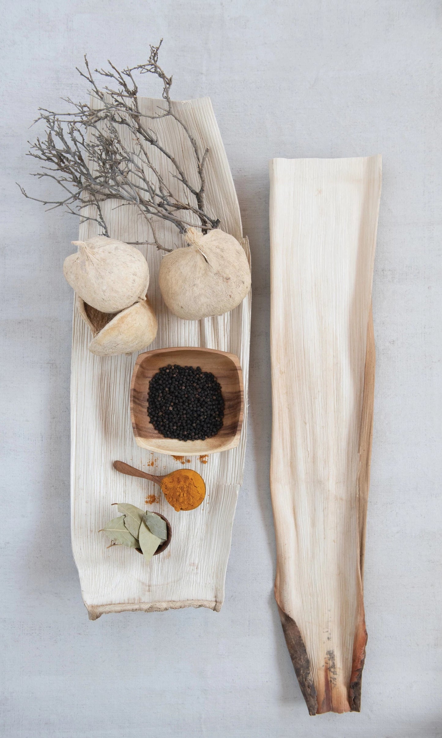 Dried Natural Tray with Wood Feet